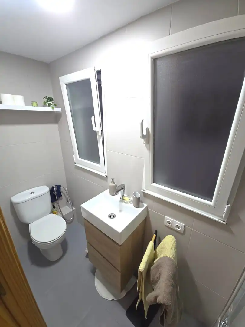 Baño de Apartamento de alquiler en Cáceres con Aire acondicionado, Calefacción y Amueblado