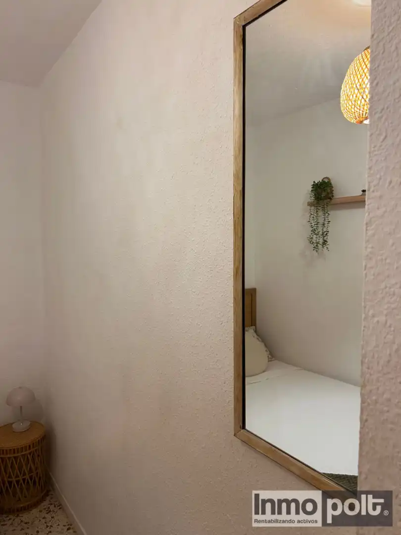 Dormitori de Apartament de lloguer en Torrevieja amb Jardí privat, Moblat i Forn