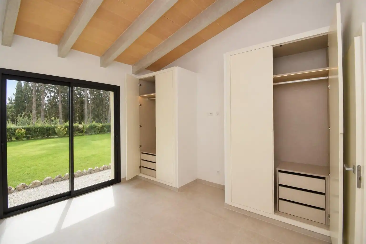Habitación de Finca rústica en venta en Muro con Aire acondicionado, Calefacción y Jardín privado