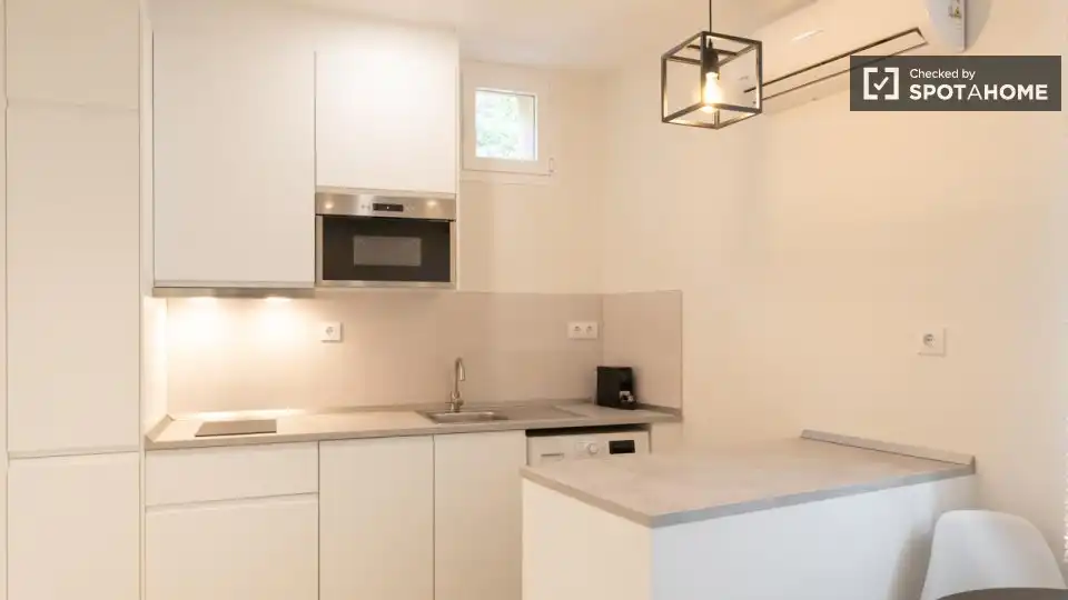 Cocina de Estudio para compartir en Madrid con Aire acondicionado, Calefacción y Terraza