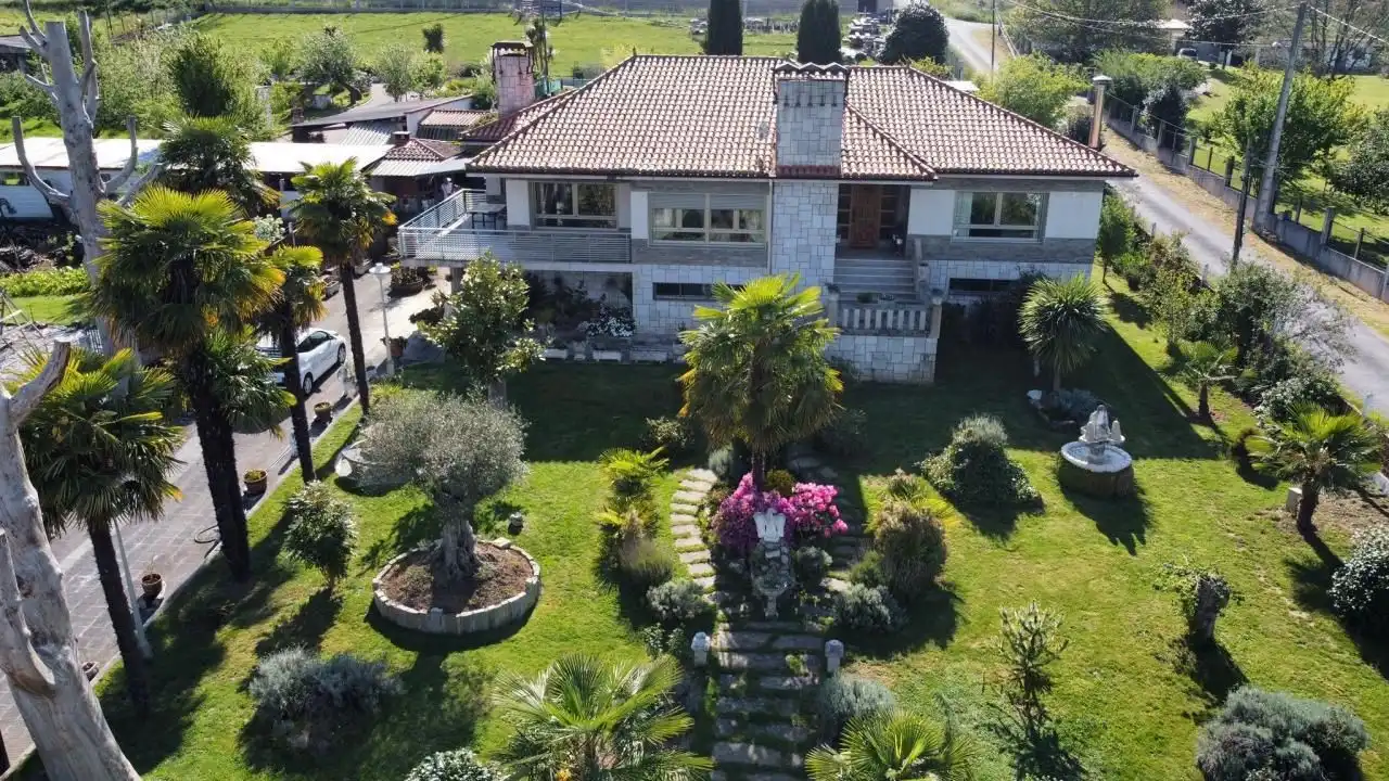 Casa amb terrassa en venda a Barbadás