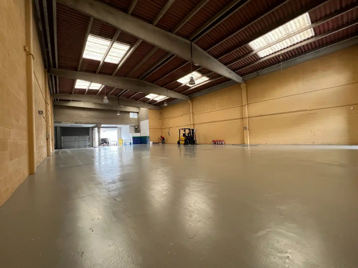 Nau industrial de lloguer en Ames amb Alarma
