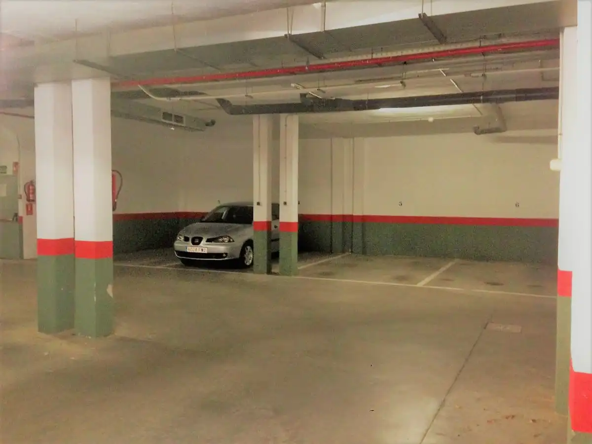 Parking de Piso de alquiler en Pozuelo del Rey con Calefacción y Piscina comunitaria