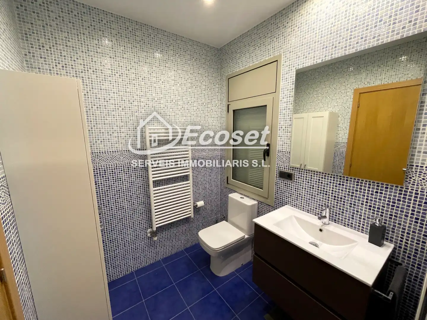 Badezimmer von Haus oder Chalet zum Verkauf in Vallirana mit Heizung, Privatgarten und Terrasse