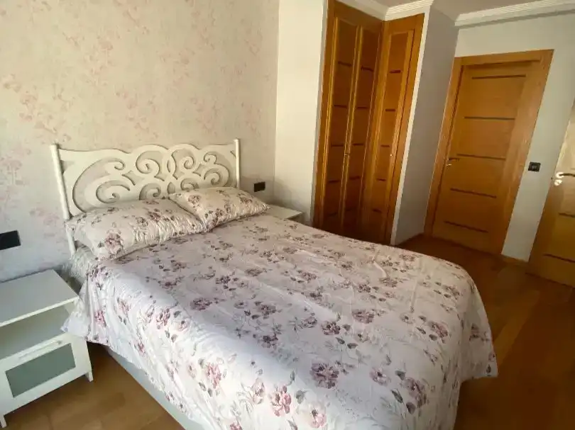 Bedroom of Flat for rent in Vigo   with Parquet flooring, Storage room and Furnished