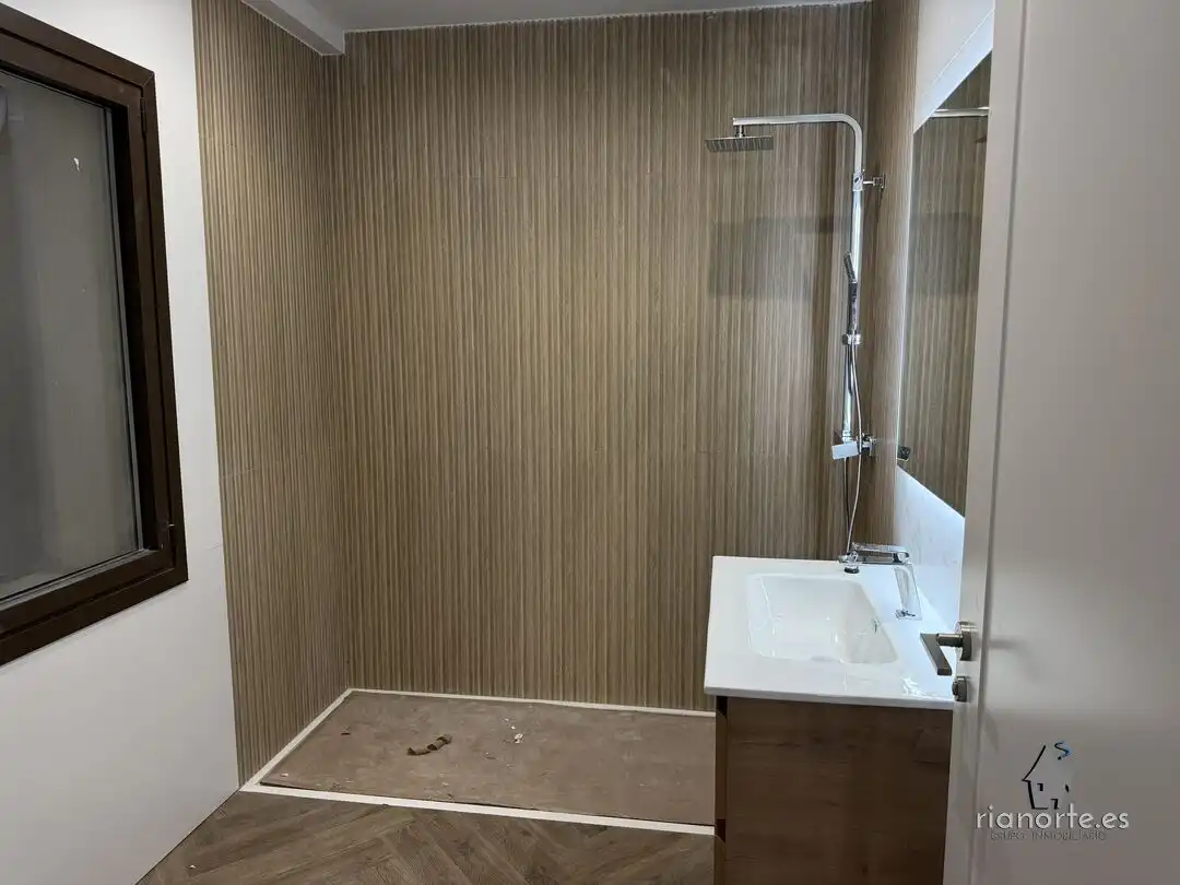 Baño de Piso en venta en Ribadesella con Calefacción