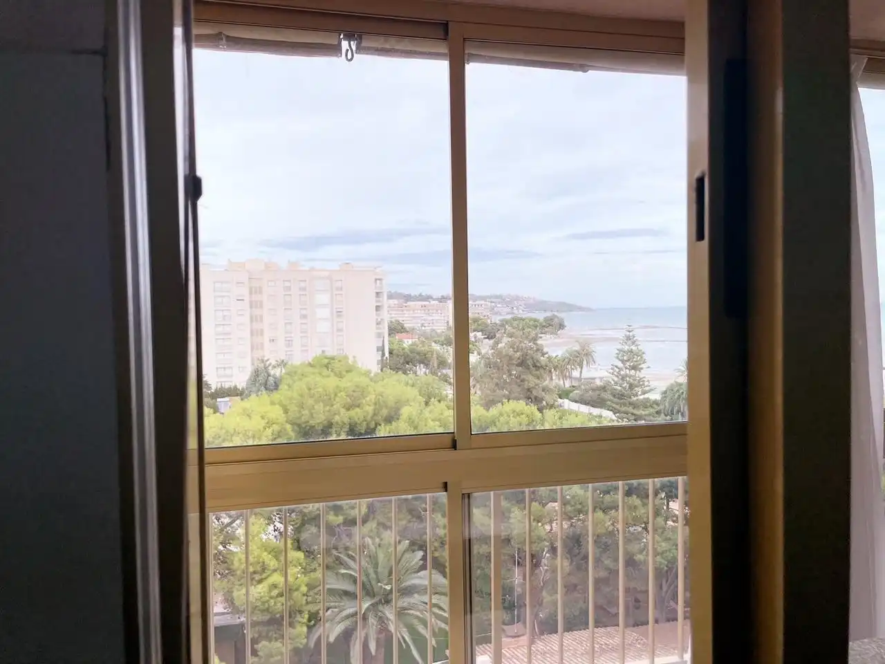 Habitación de Apartamento de alquiler en Benicasim / Benicàssim con Jardín privado, Terraza y Amueblado