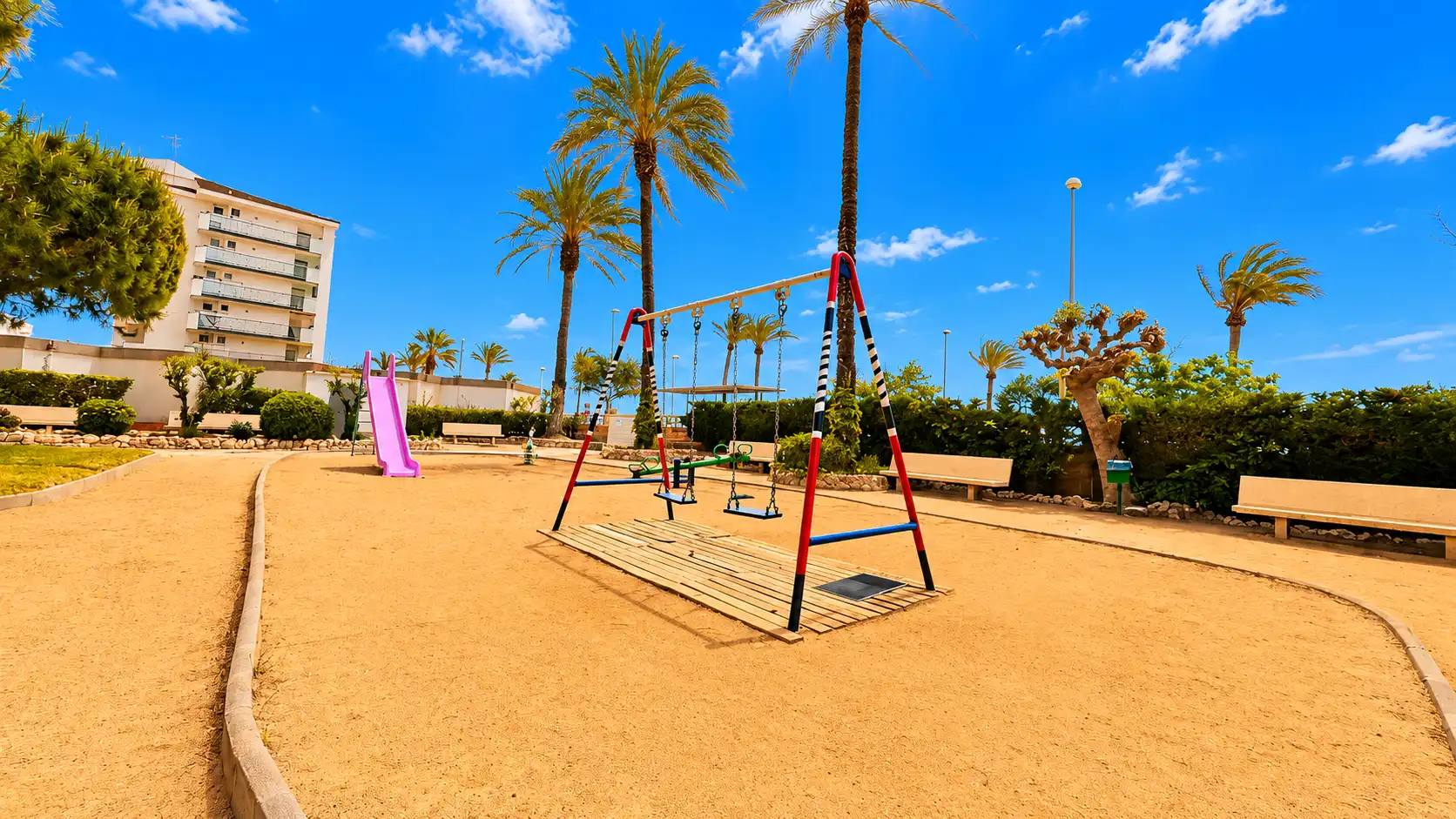 Vista exterior de Piso en venta en Cunit con Aire acondicionado, Jardín privado y Piscina