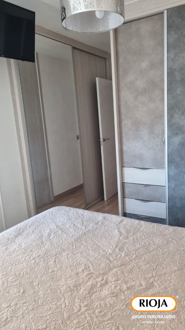 Bedroom of Flat for sale in Vitoria - Gasteiz  with Heating, Terrace and Furnished