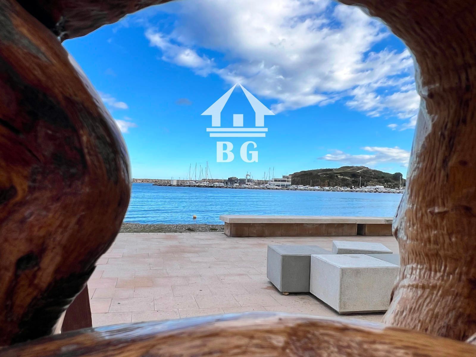 Vista exterior de Casa adosada en venda en Llançà amb Aire condicionat, Calefacció i Jardí privat