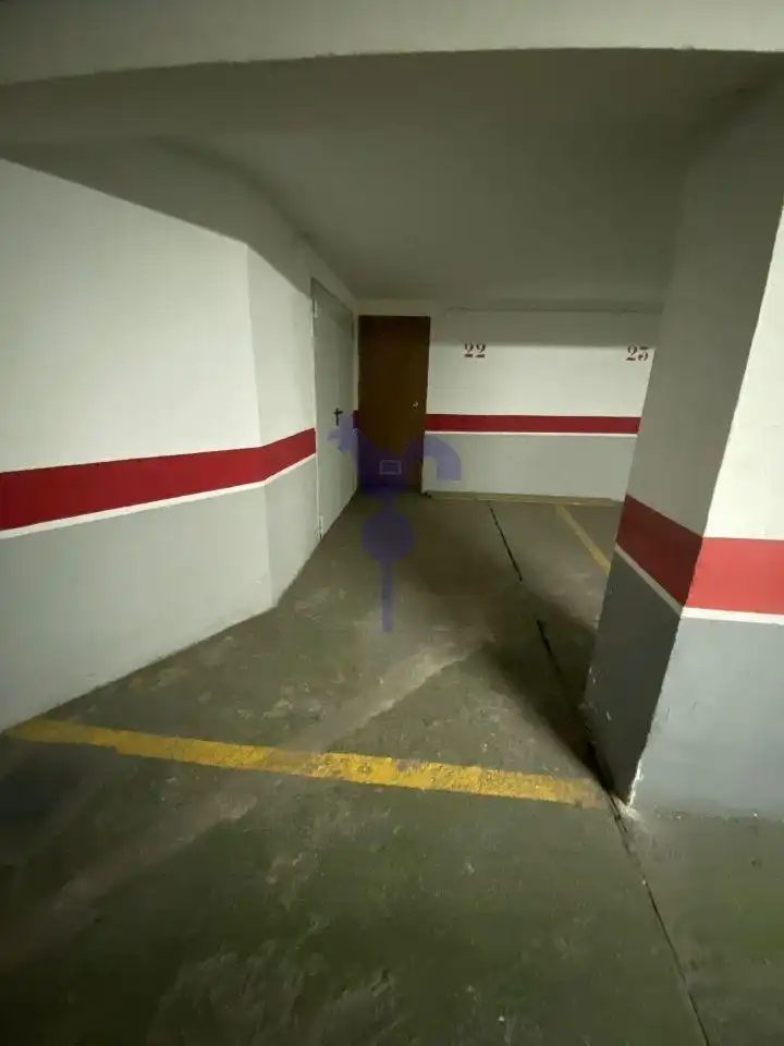 Parkplatz von Wohnung zum Verkauf in León Capital  mit Heizung, Parkett und Terrasse
