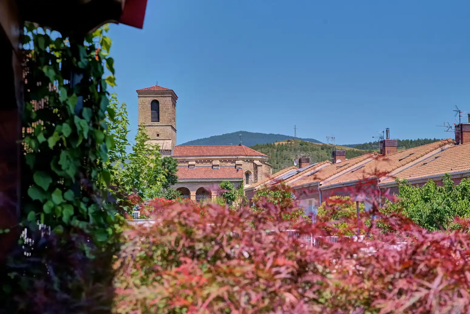 Vista exterior de Casa adosada en venta en Ezcabarte con Calefacción, Jardín privado y Parquet