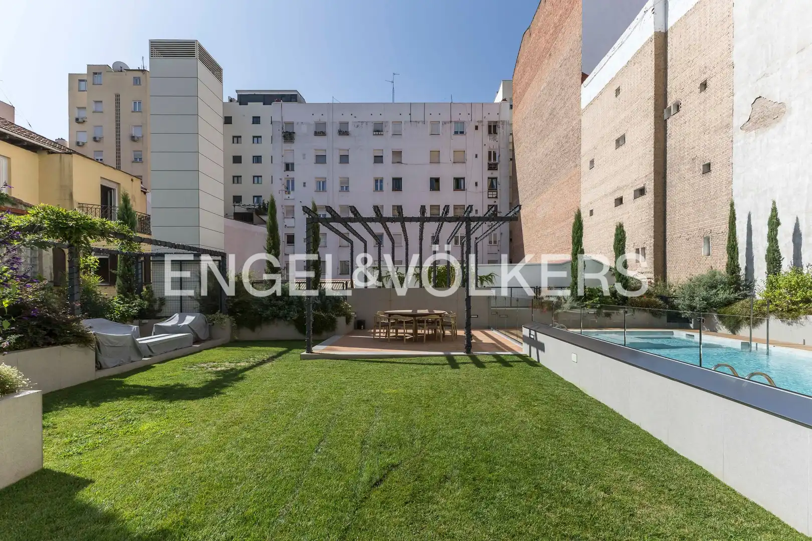 Terrassa de Dúplex en venda en Madrid amb Aire condicionat, Calefacció i Jardí privat
