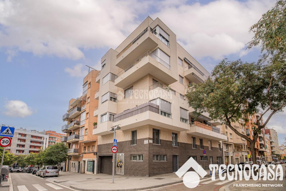 Exterior view of Duplex for sale in  Barcelona Capital  with Air Conditioner, Heating and Terrace