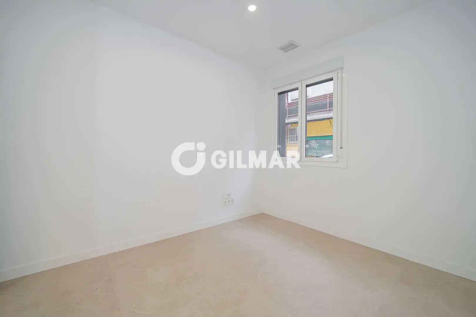 Habitación de Piso en venta en Madrid con Calefacción
