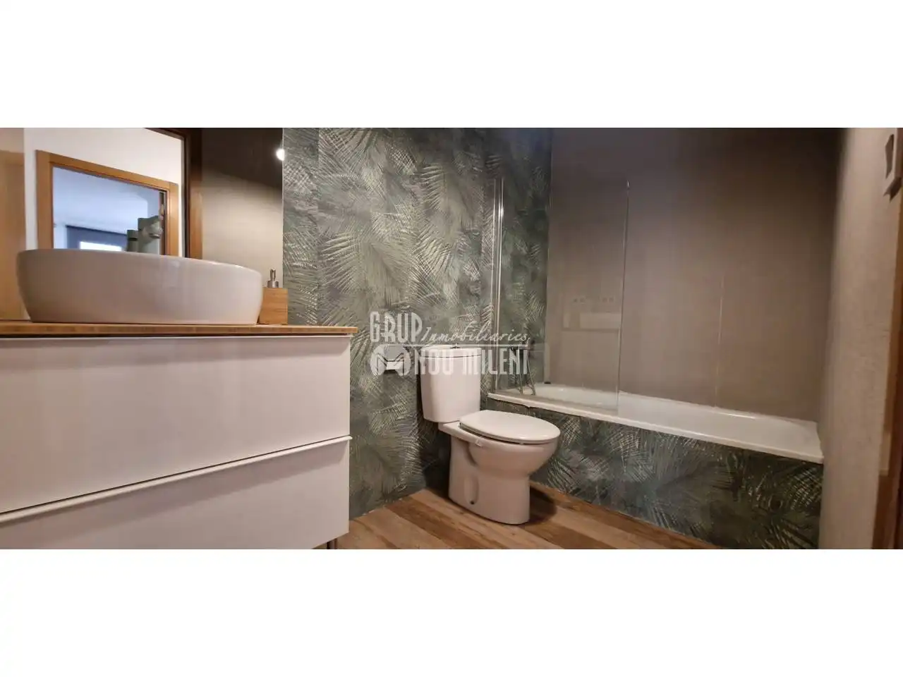 Bathroom of Flat for rent in Silla  with Air Conditioner, Heating and Parquet flooring