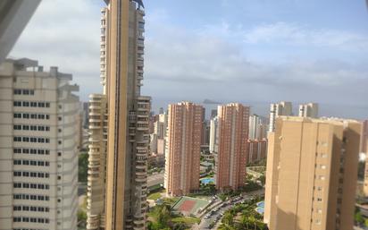 Vista exterior de Apartament en venda en Benidorm amb Terrassa i Domòtica