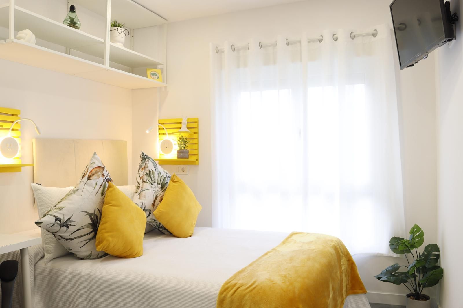 Bedroom of Flat to share in Oviedo   with Heating, Parquet flooring and Furnished