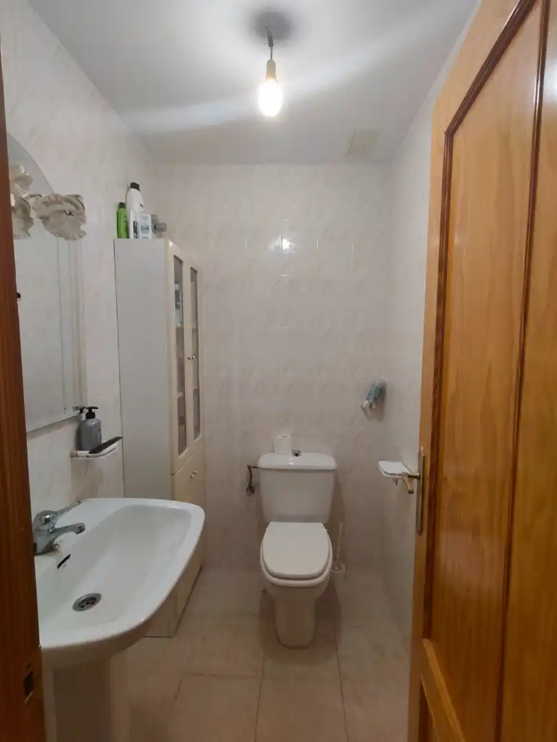 Baño de Casa adosada en venta en Albacete con Calefacción, Amueblado y Balcón