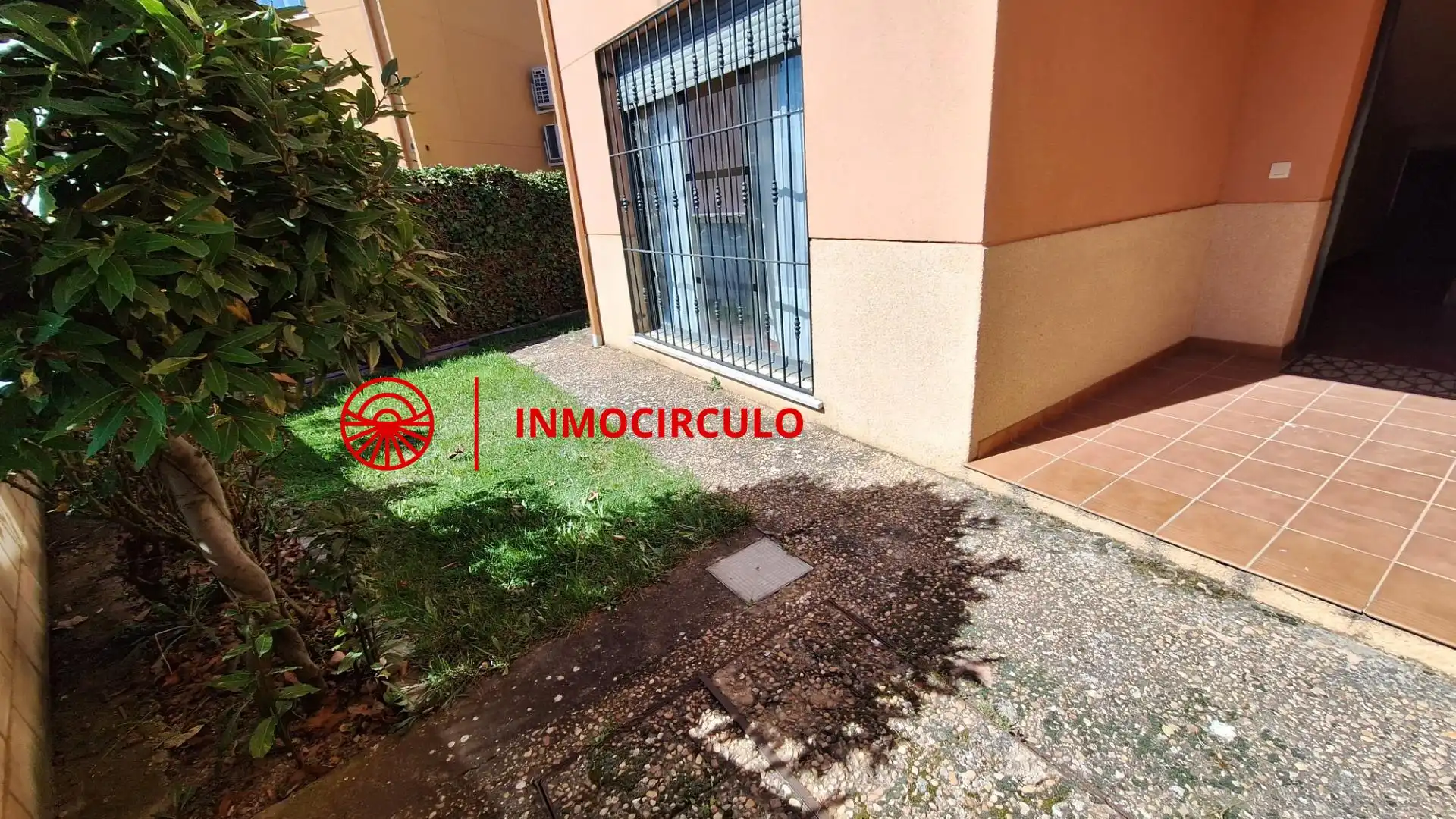 Vista exterior de Casa adosada en venta en Cogollos con Calefacción y Jardín privado