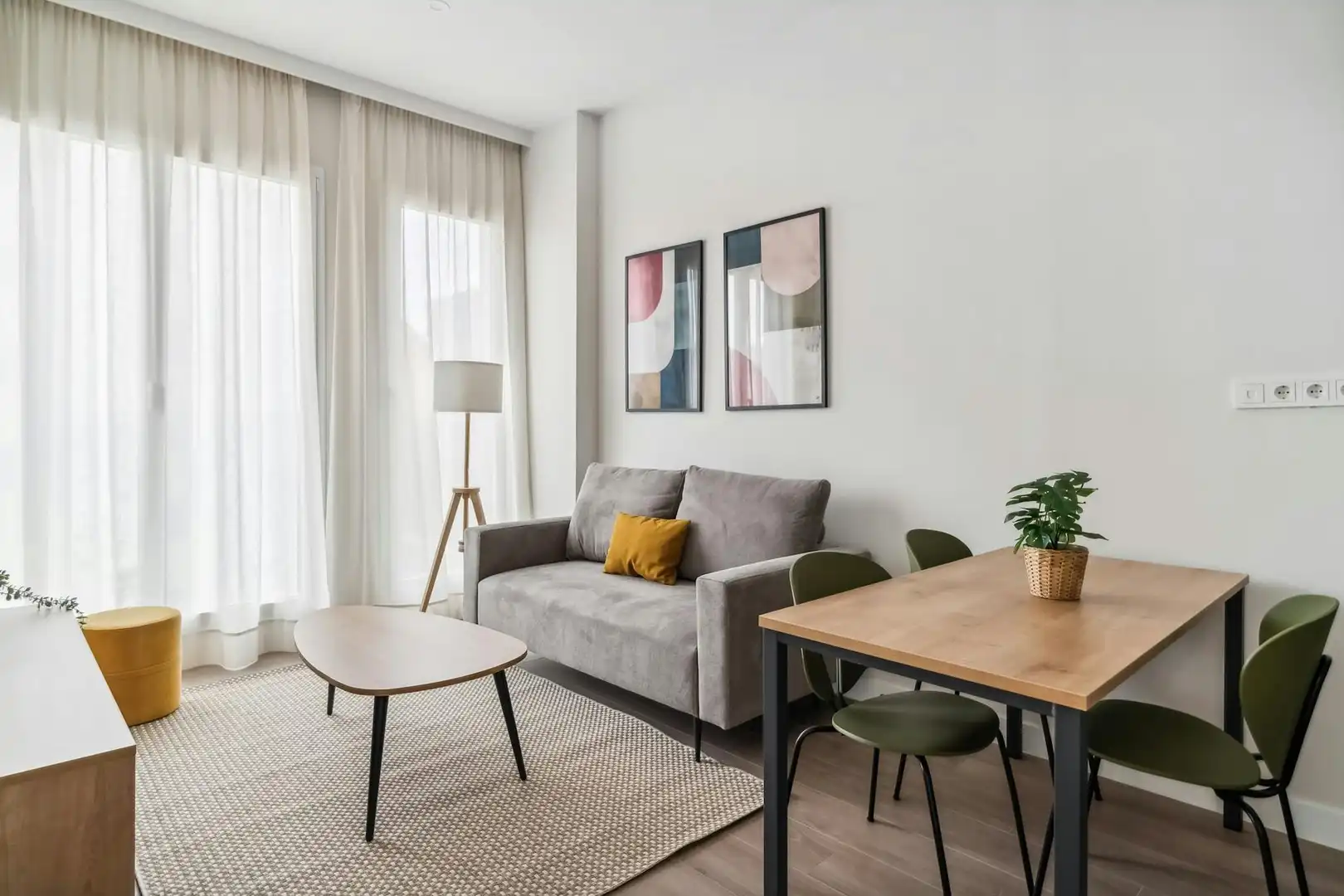 Wohnzimmer von Wohnung zur Miete in Madrid mit Klimaanlage, Heizung und Privatgarten