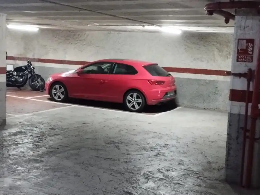 Aparcament de Garatge en venda en Barcelona amb Alarma