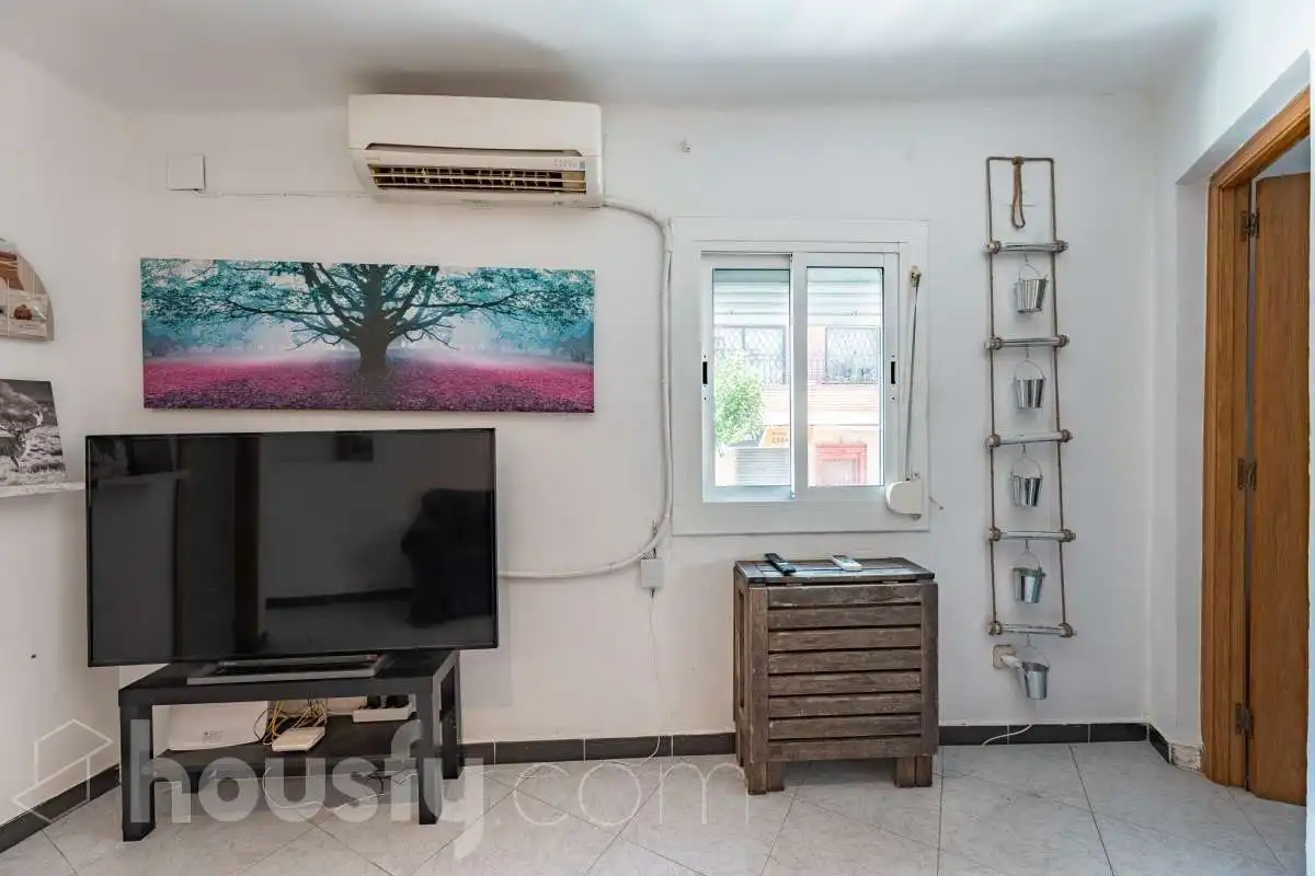 Sala d'estar de Apartament en venda en Gavà amb Aire condicionat, Terrassa i Moblat