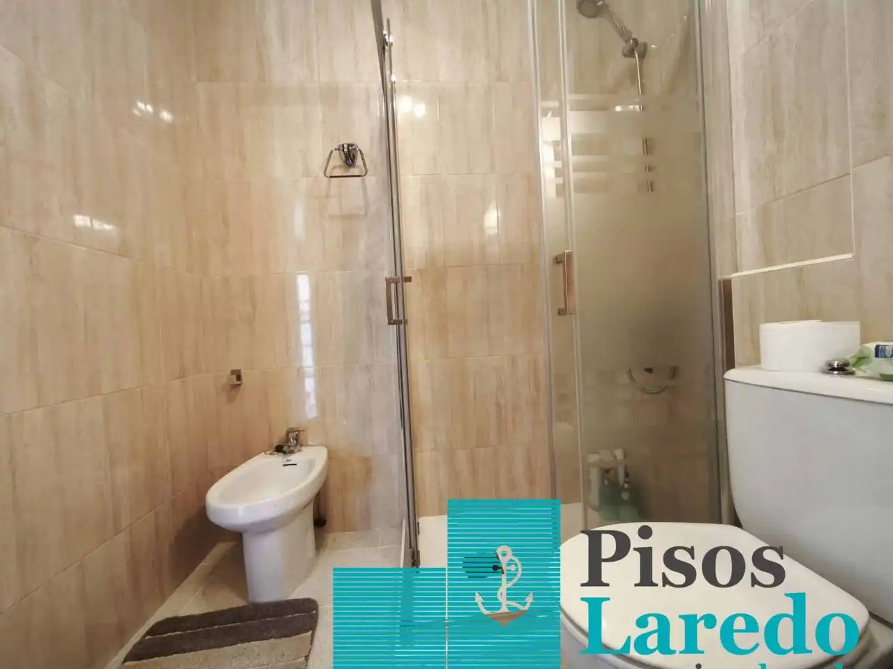 Bany de Casa adosada en venda en Laredo amb Calefacció, Jardí privat i Parquet