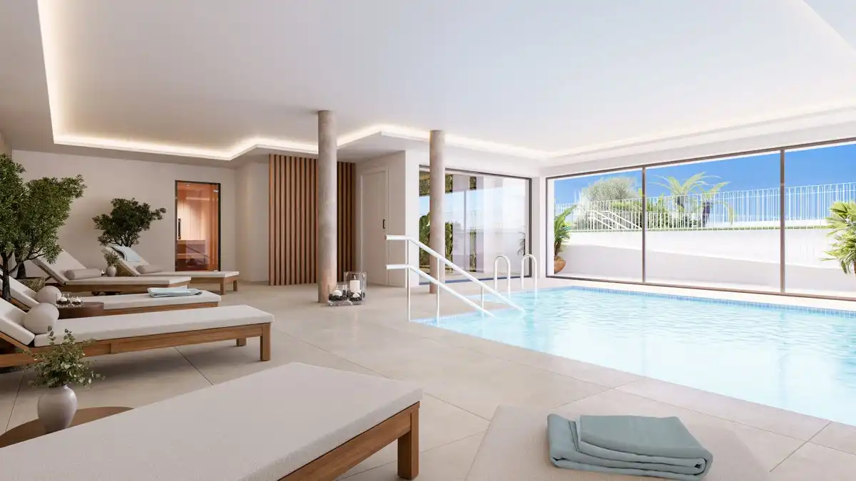 Schwimmbecken von Erdgeschoss zum Verkauf in Estepona mit Klimaanlage, Privatgarten und Abstellraum
