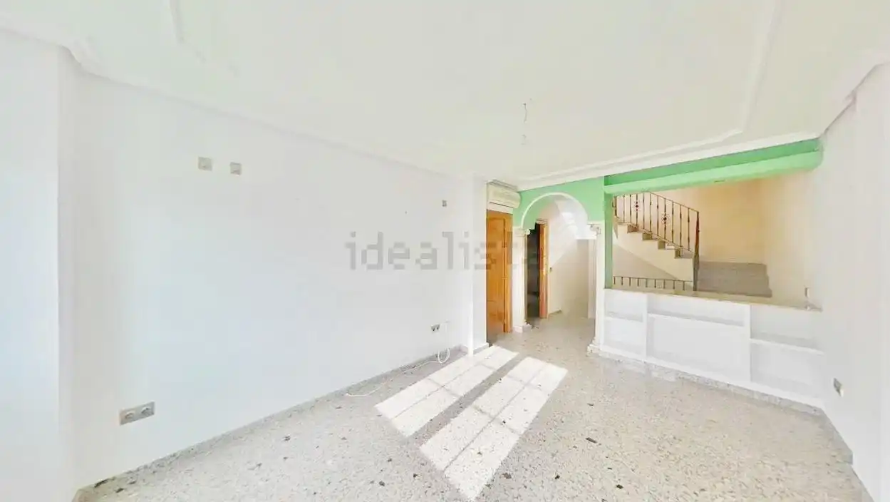 Vista exterior de Casa adosada en venta en Almería con Terraza, Trastero y Balcón