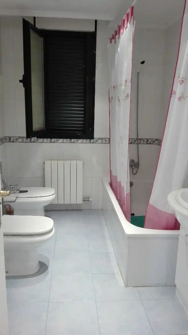 Attic for rent in Calle Luis Sala Balust, Pizarrales