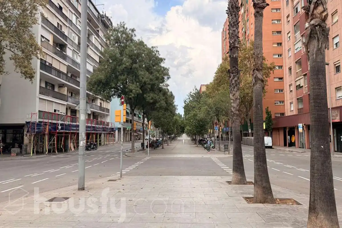 Vista exterior de Pis en venda en Barcelona amb Balcó