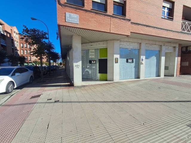 Local comercial en Alquiler en Calle Piqueras en La Estrella