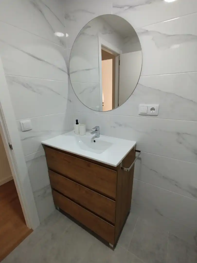 Baño de Piso de alquiler en A Coruña Capital  con Calefacción, Amueblado y Horno