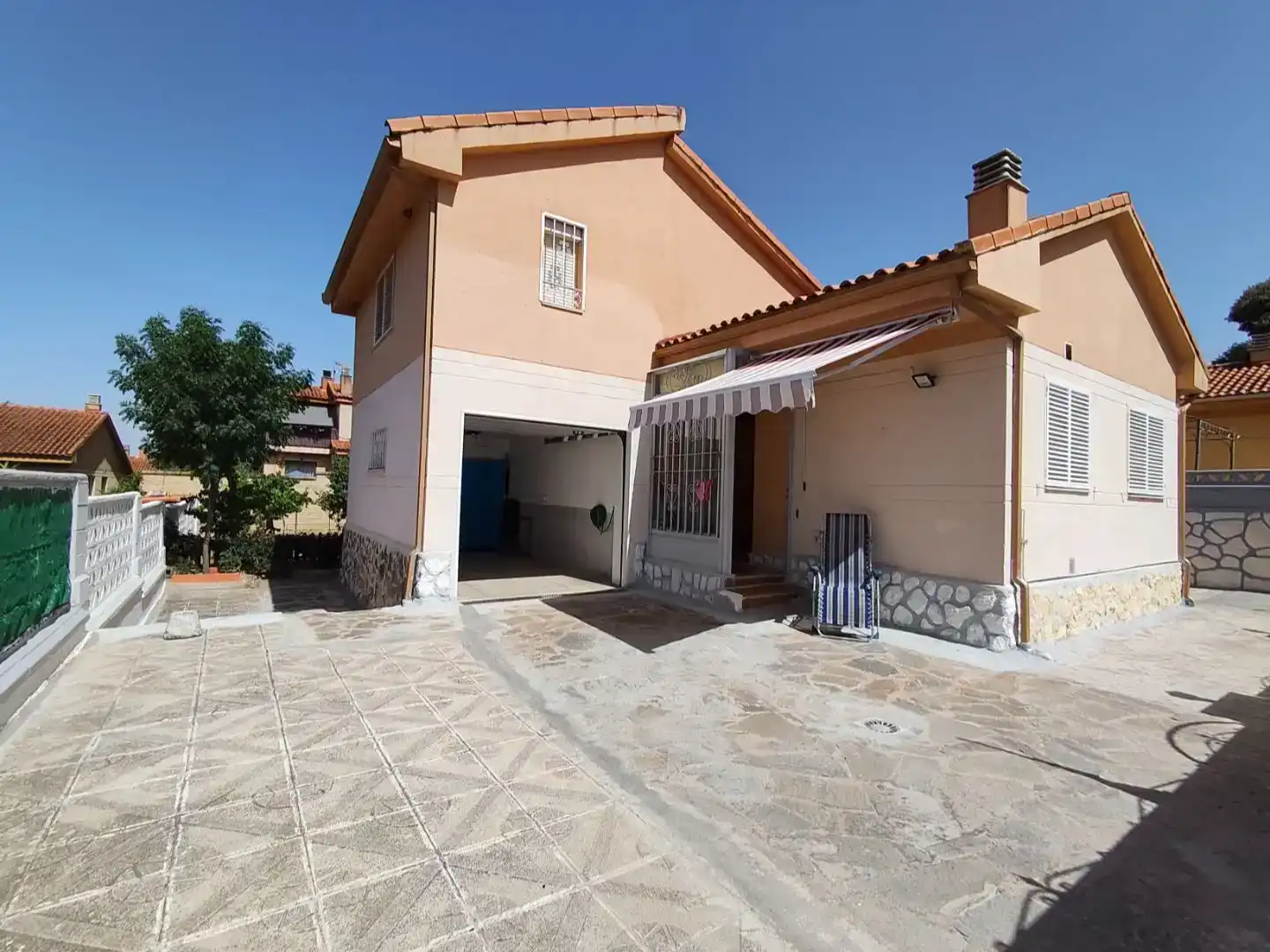 Vista exterior de Piso en venta en Loranca de Tajuña, Guadalajara