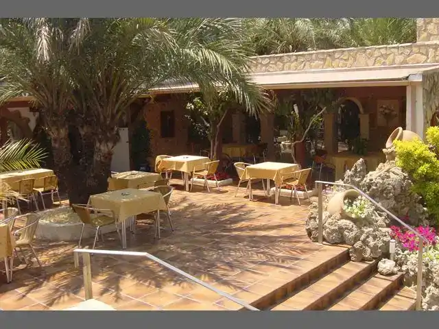 Geschaftsraum zur Miete in Jávea / Xàbia mit Klimaanlage und Möbliert