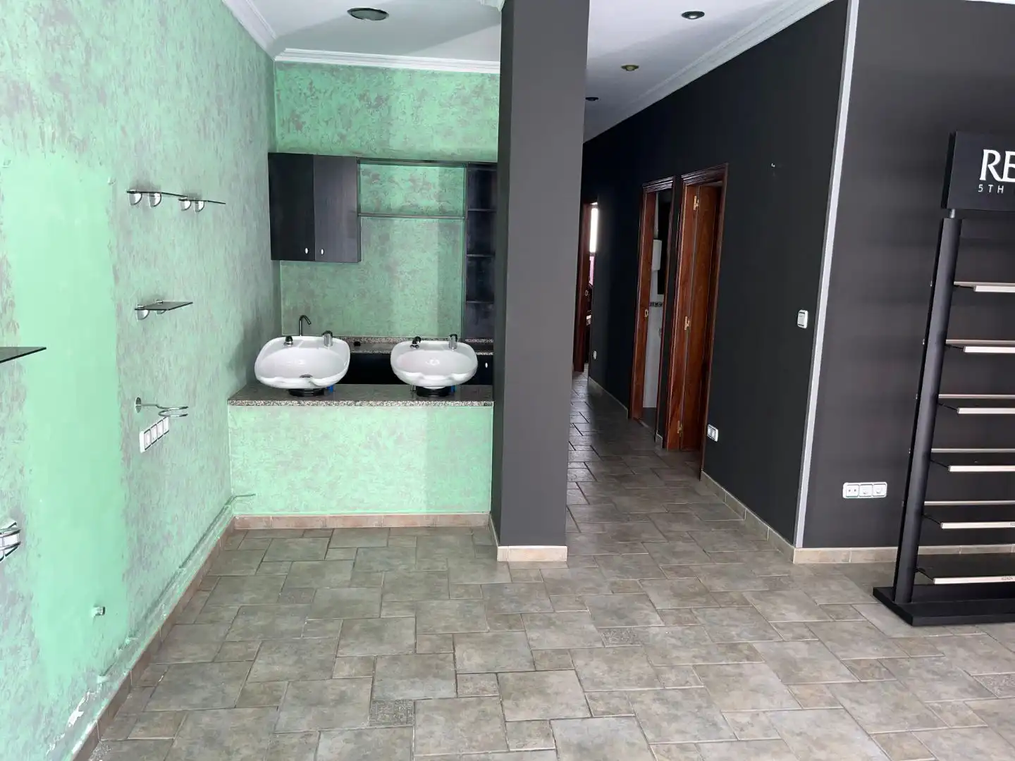 Baño de Local en venta en Narón