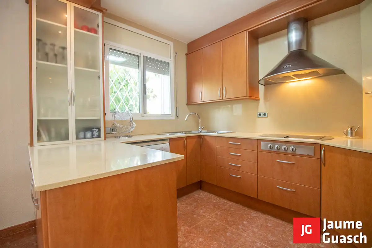 Cuina de Casa o xalet en venda en Torredembarra amb Aire condicionat, Calefacció i Jardí privat