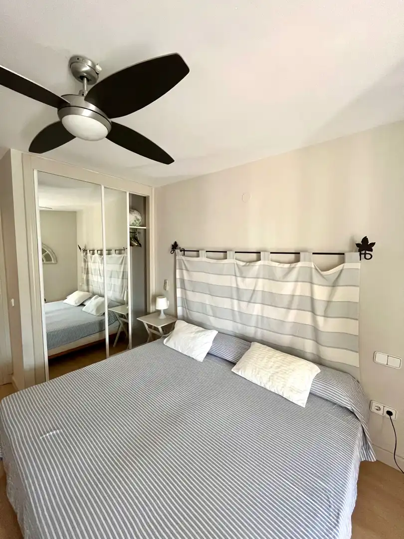 Habitación de Piso de alquiler en Marbella con Aire acondicionado, Calefacción y Parquet