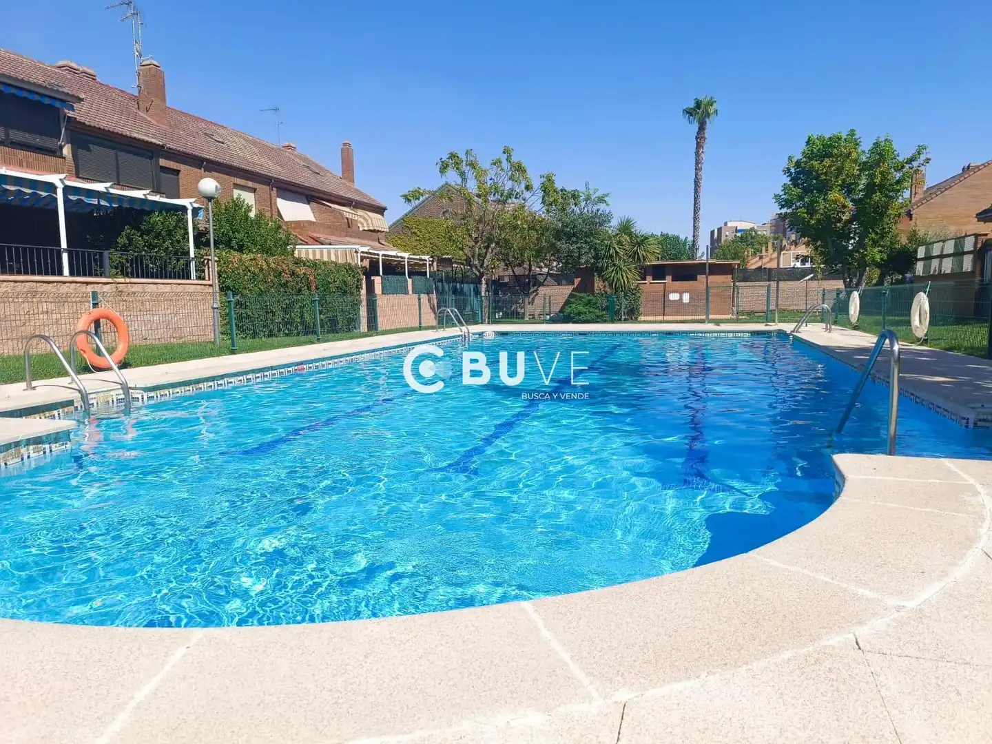 Piscina de Casa adosada en venda en Fuenlabrada amb Aire condicionat, Calefacció i Jardí privat