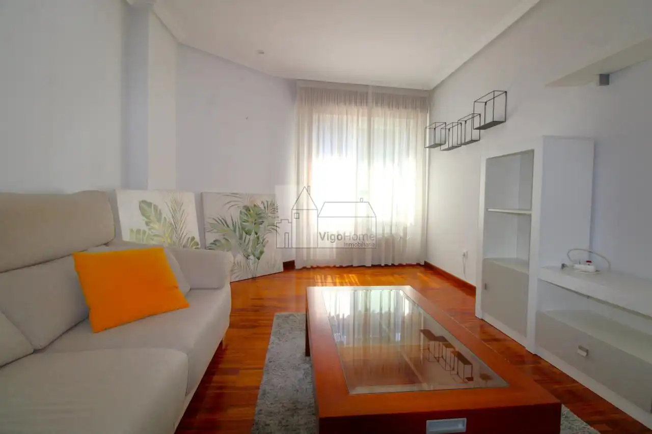 Living room of Flat for rent in Vigo   with Heating, Parquet flooring and Storage room