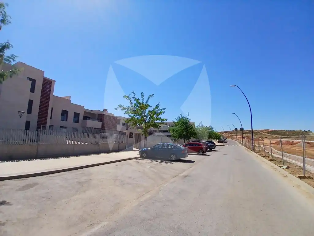 Parkplatz von Wohnung zur Miete in Badajoz mit Klimaanlage, Privatgarten und Terrasse