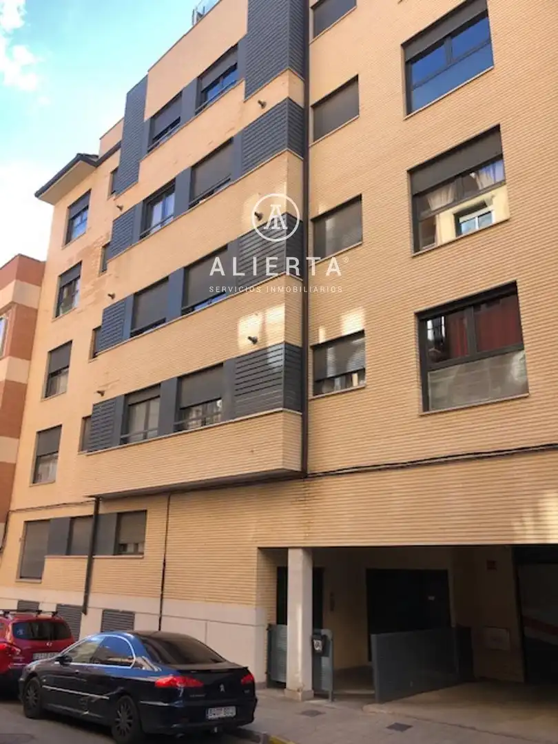 Vista exterior de Piso de alquiler en Zaragoza con Calefacción