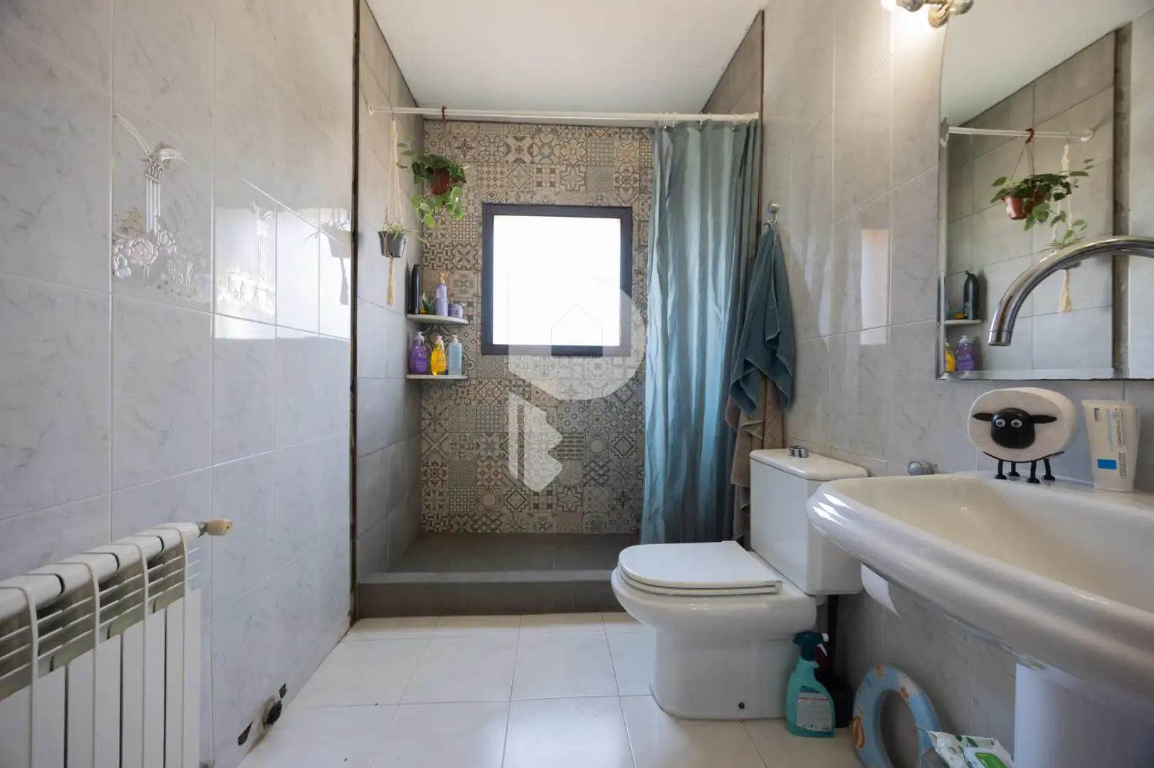 Bany de Casa o xalet en venda en Vallirana amb Aire condicionat, Calefacció i Jardí privat