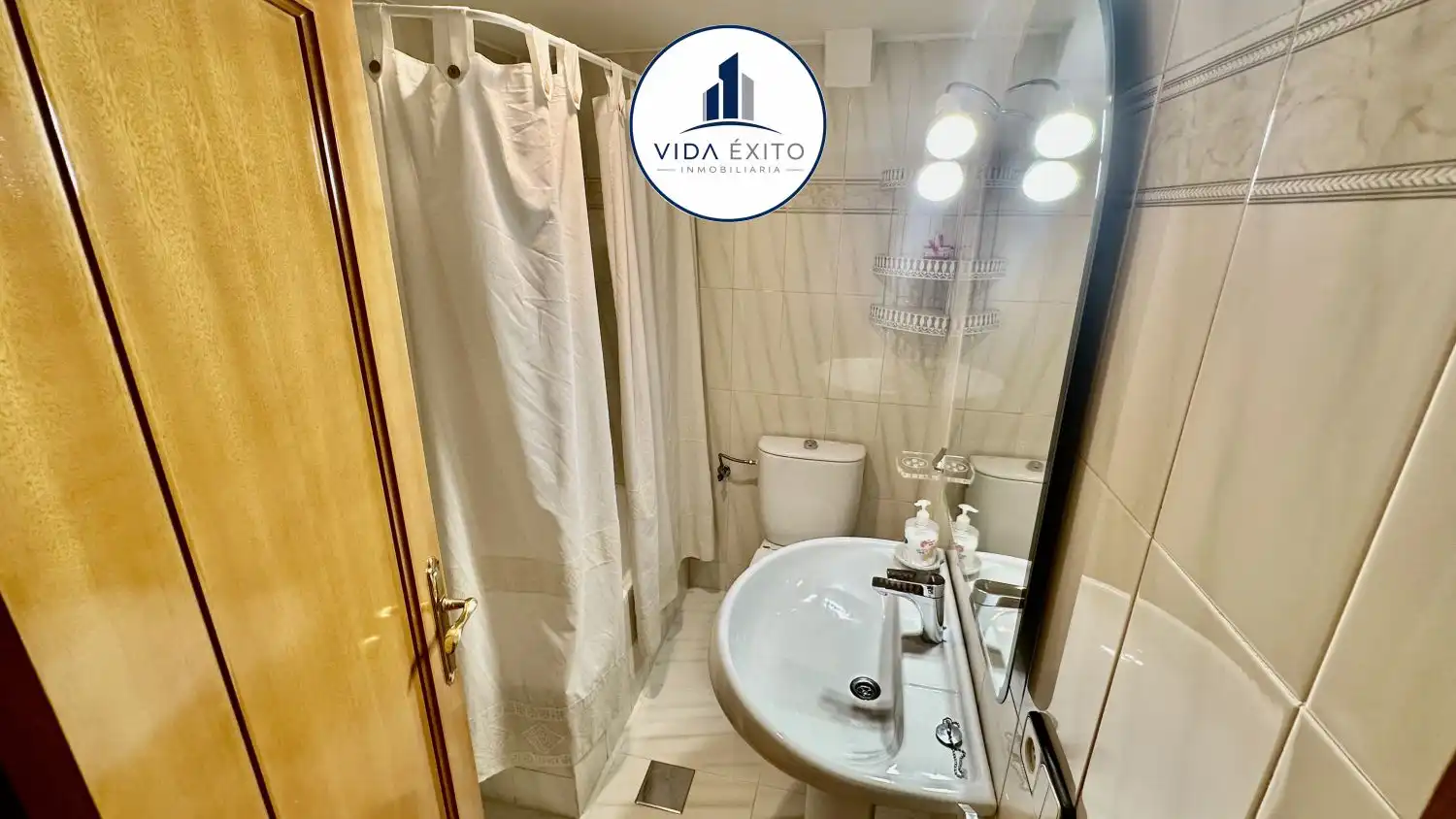 Badezimmer von Wohnung zur Miete in Jaén mit Klimaanlage, Heizung und Möbliert