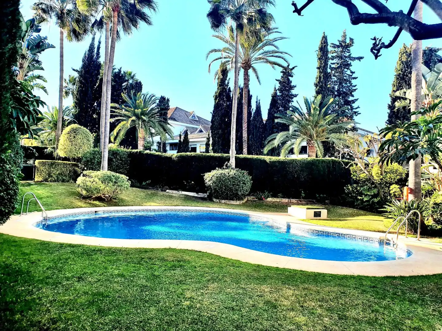 Jardín de Apartamento de alquiler en Marbella con Piscina comunitaria