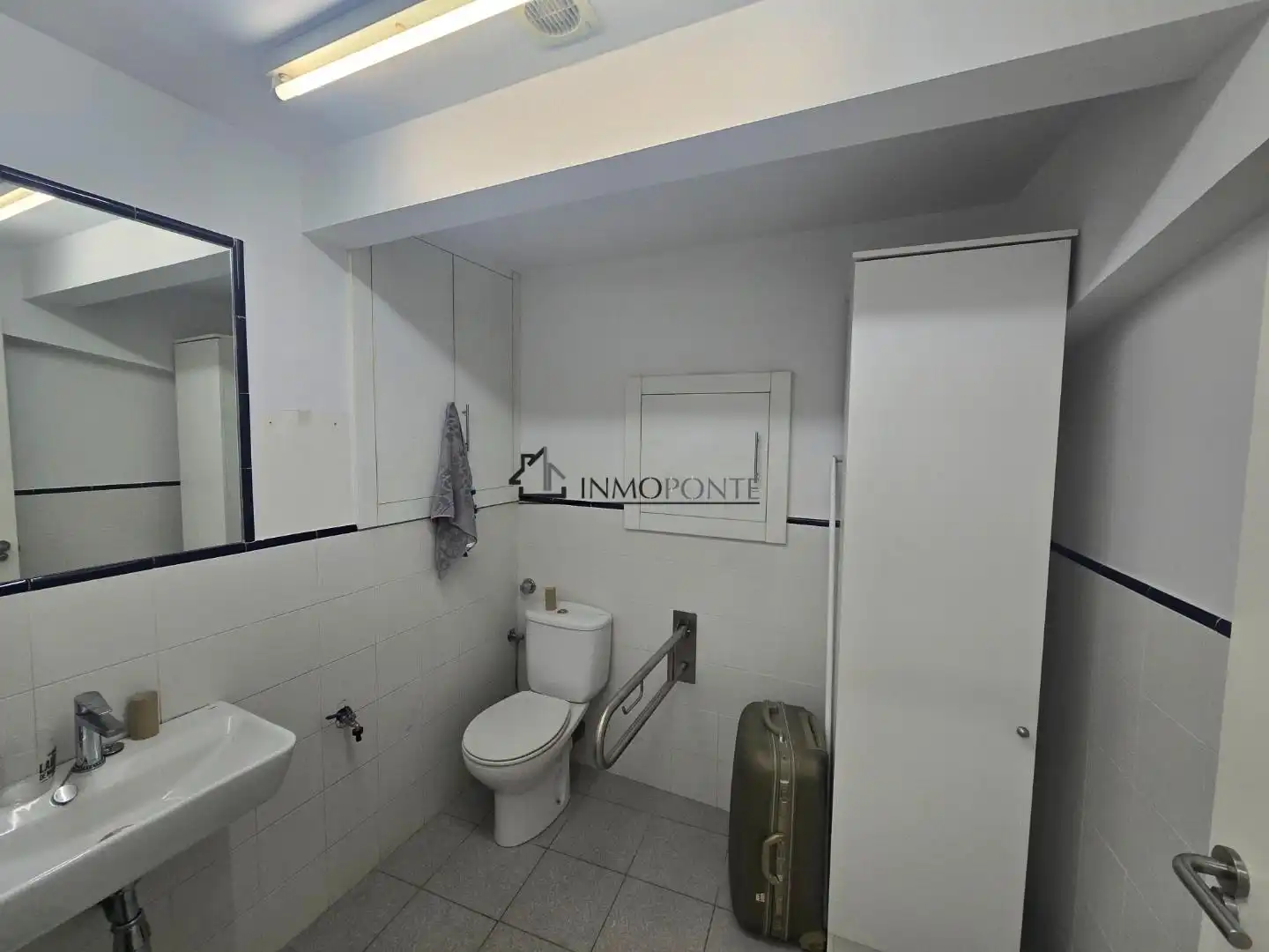 Business premises for sale in Zona de Plaza de Barcelos, imagen 13