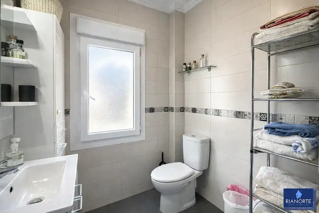 Baño de Piso en venta en Gozón con Calefacción, Trastero y Amueblado