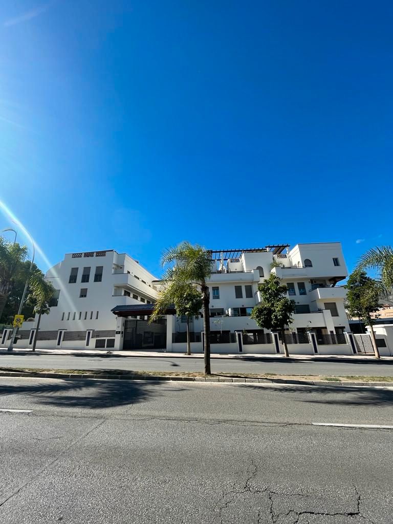 Vista exterior de Àtic de lloguer en Torremolinos amb Terrassa, Traster i Forn