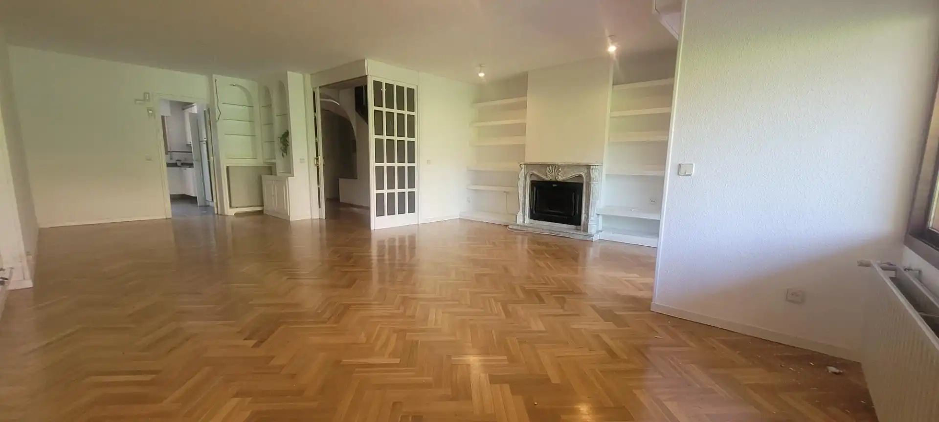 Sala d'estar de Casa adosada de lloguer en Majadahonda amb Calefacció, Jardí privat i Parquet
